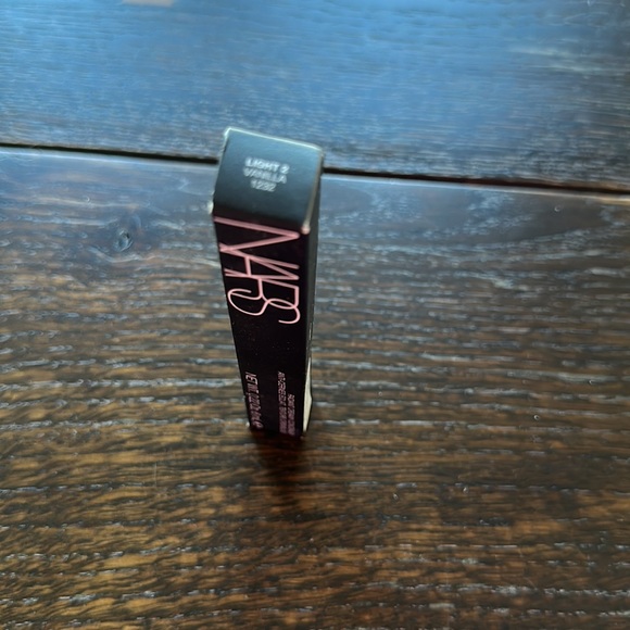 Brand new, never opened NARS Radiant Creamy Concealer in Light 2 Vanilla - Picture 2 of 2